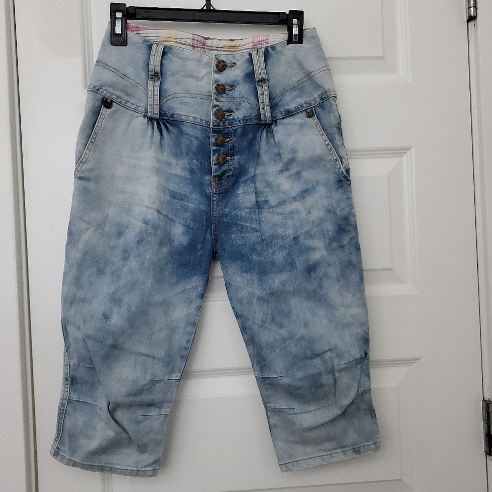 Meow High  Rise Waist  Jeans Capri Size L.